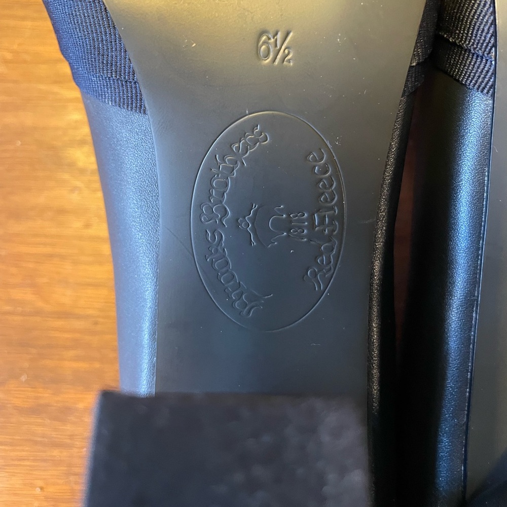 Brooks Brothers Red Fleece Navy Pump Heels - Picture 8 of 9